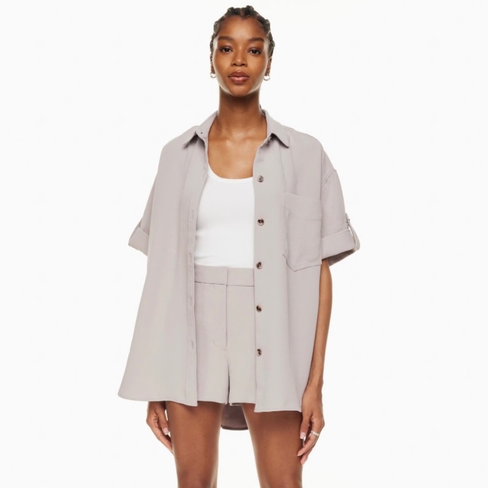 EUC ARITZIA x WILFRED - Era Short-sleeve Button-up Short in Ashen Grey, Small
